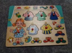 Dětská vkládačka -  oblékačka