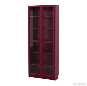 Billy knihovna se skleněnými dveřmi - tmavě červená