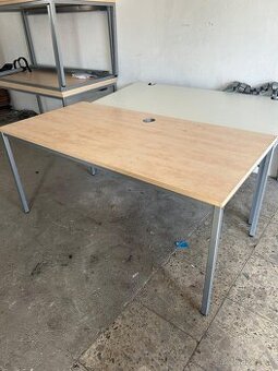 Kancelářský nábytek – zdarma za odvoz (Hořovice)