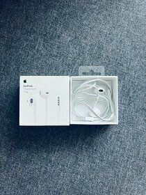 Apple EarPods s 3,5mm sluchátkovým konektorem
