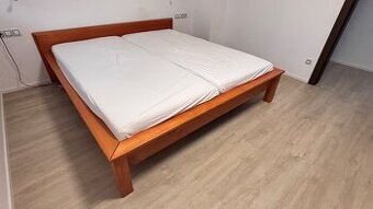 Postel z bukového masivu
