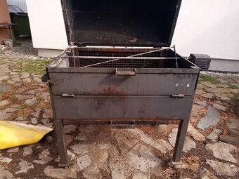 Gril na sele kytu