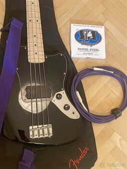 Basová kytara Fender a kombo Fender Rumble 15