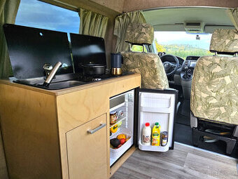 obytný VW Transporter 2,0Tdi 4x4 pro 5 osob k zapůjčení