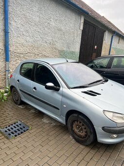 Peugeot 206 1.4, na díly jako celek, pojízdný, ND
