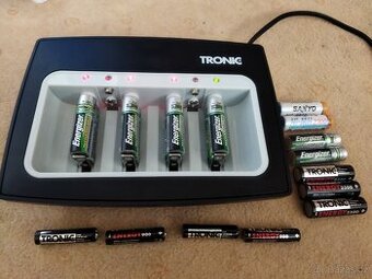 TRONIC - NABÍJEČKA TUŽKOVÝCH + 9 V BATERIÍ.