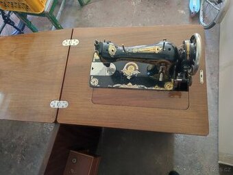 Starožitný šicí stroj Minerva bobbin