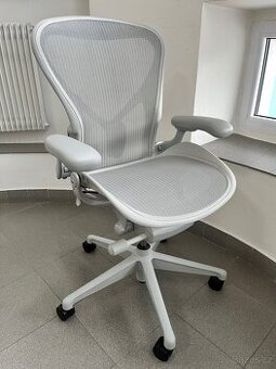 kancelářská židle Herman Miller Aeron Mineral