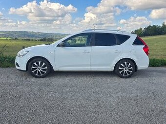 Kia Cee´d, SW 1.4 CVVT, ČR, STK 12/26 nájezd 120t km