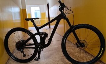 NORCO Range C4 je celoodpružené karbonové kolo špičkové komp