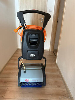 Profesionální čisticí stroj LUX UNIPROF M