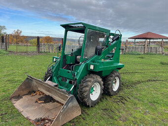 Smykový nakladač UNC 060