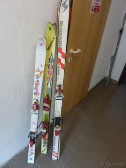 různé dětské lyže