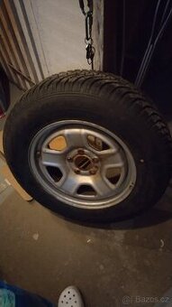 oem kola jeep 16" 5x114.3 + zimni pneu