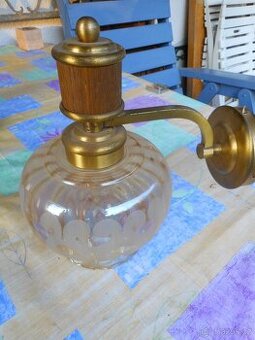 MOSAZNÁ LAMPIČKA NA ZED