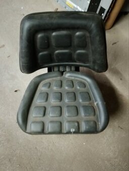 Sedačka na zahradní traktor posuvná pohodlná