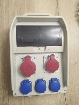 Stavební rozvaděč, jistič