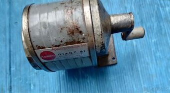 Retro ořezávátko Giant USA