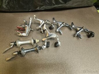 Mix starších silničních komponentů Shimano, Campagnolo, Sach