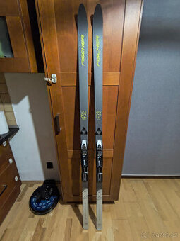 Set běžky Fischer- vázání Rottefela-boty Alpina