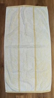 3 ks světle žlutých ručníků