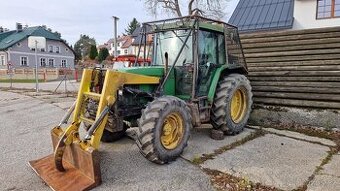 Traktor s lesnickou nástavbou JOHN DEERE 6110