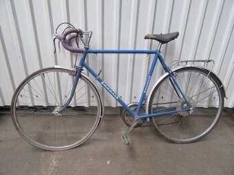 Nabízím pánské retro kolo Favorit.. Prasklé sedlo.  Na oprav