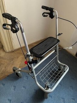 Chodítko pro seniory se sedátkem