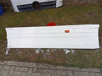 Scania R480 pravá mezinápravová bočnice