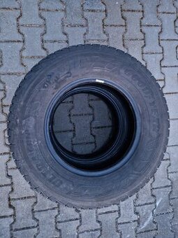 Goodyear  227 75 R16 C ultra grip