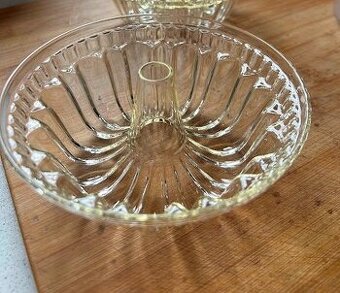 retro formička na pudink ve tvaru bábovky