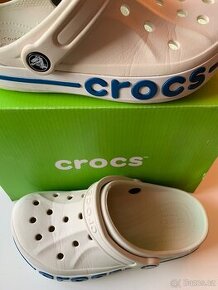 CROCSy vel. 36, béžové, s modrým logem