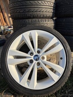 ALU ŠKODA 225/40 R18 PNEU 97%