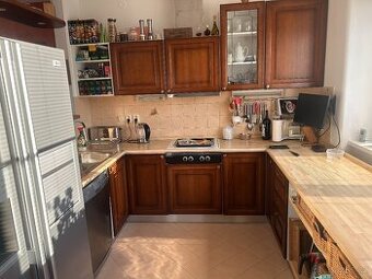 Kuchyně Koryna - dřevěná dvířka