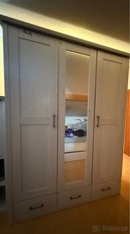 Skříň,postel,menší skříňka a noční stolek