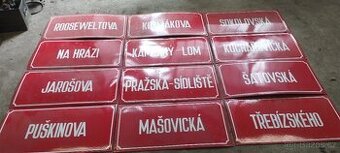 smaltované cedule, názvy ulic