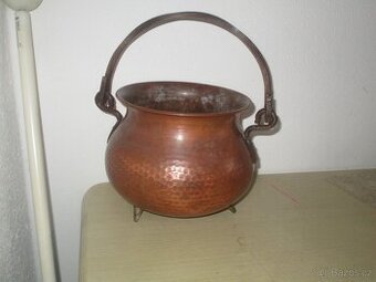 starožitný měděný kotlik