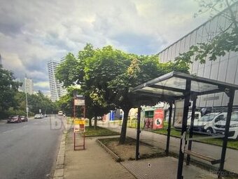 Pronájem velkého SUV garážového stání v Praze 4 - dlouhodobě