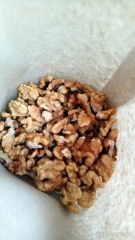 Loupané vlašské ořechy