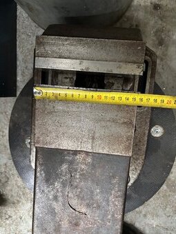 Strojní svěrák- hydraulický