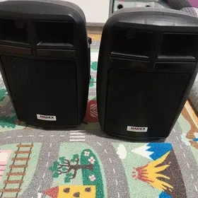 Reproduktor už pouze jeden