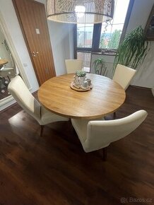 Stůl jídelní z masivu