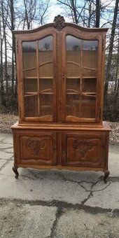 Rustikální masivní vitrína