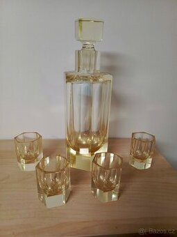 Likerova souorava Moser v jantarové barvě