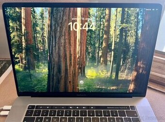 MacBook Pro 16 2019 6 jádro 32gb RAM 500GB SSD