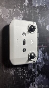 Originální ovladač DJI – kompatibilní s více drony