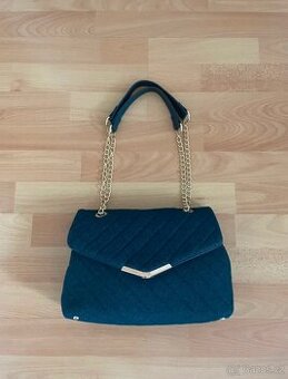 Džínová kabelka se zlatými detaily