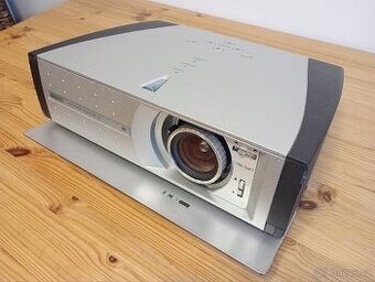 LCD projektor Sanyo PLV-Z2 (1280 x 720)