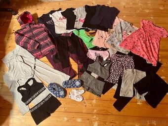 Prodám balík oblečení pro holku, cca 6-8 let