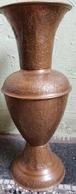 měděná váza ručně vyrobená v Albánii.